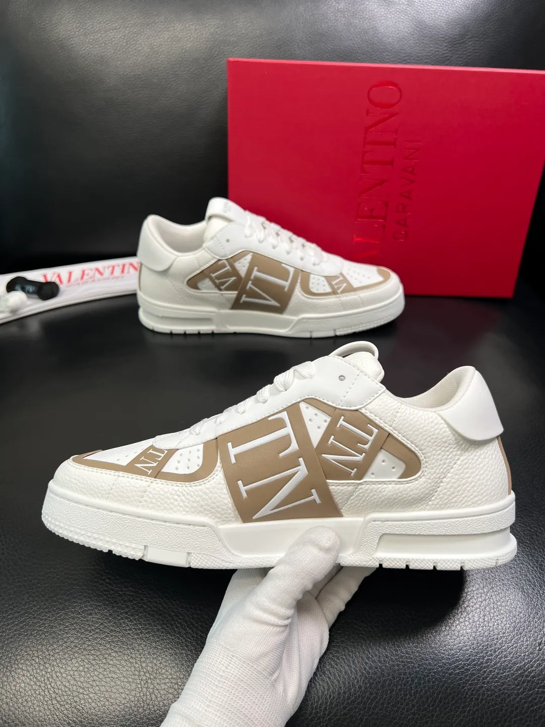 Men's shoes 💰660 VALENTINO High quality top craftsmanship Valentino, sports sneakers counter synchronization, uppers imported from Italy, high-quality splicing colorful complex crafts, imported cowhide lining soft and comfortable, soles: original soles specially provided by the original factory, T men's shoes 💰U exclusive movable molded soles super comfortable, original factory and single goods, welcome to compare, couple size 39-44 (customized 45)